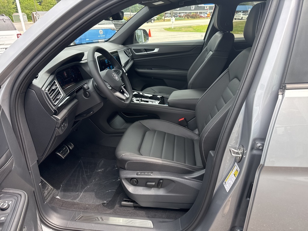 2025 Volkswagen Atlas Cross Sport SEL R-Line photo 9