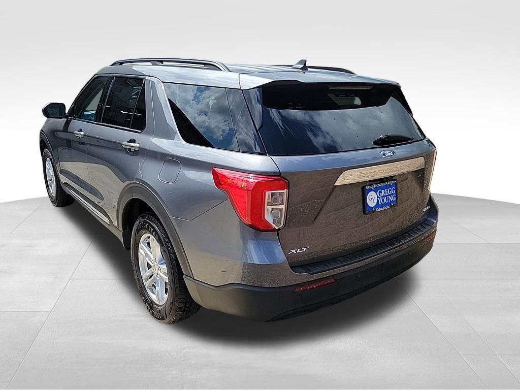 2022 Ford Explorer XLT Sport photo 2