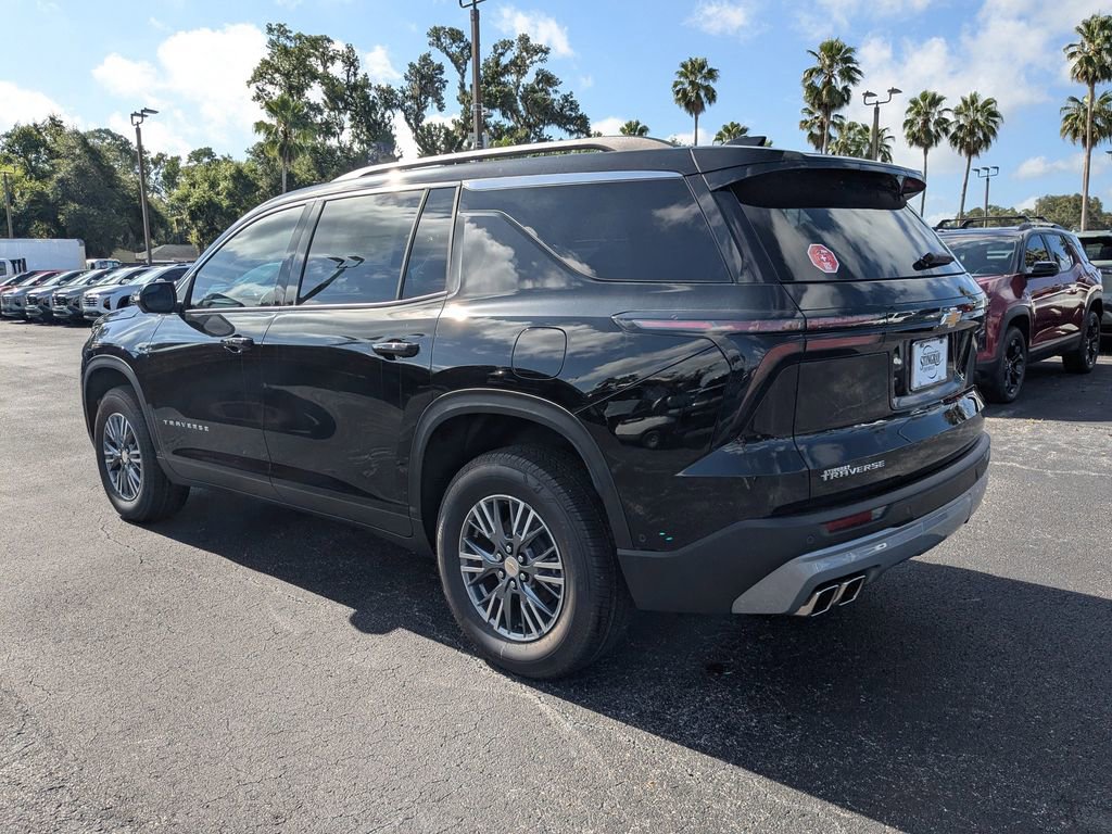 2025 Chevrolet Traverse photo 2
