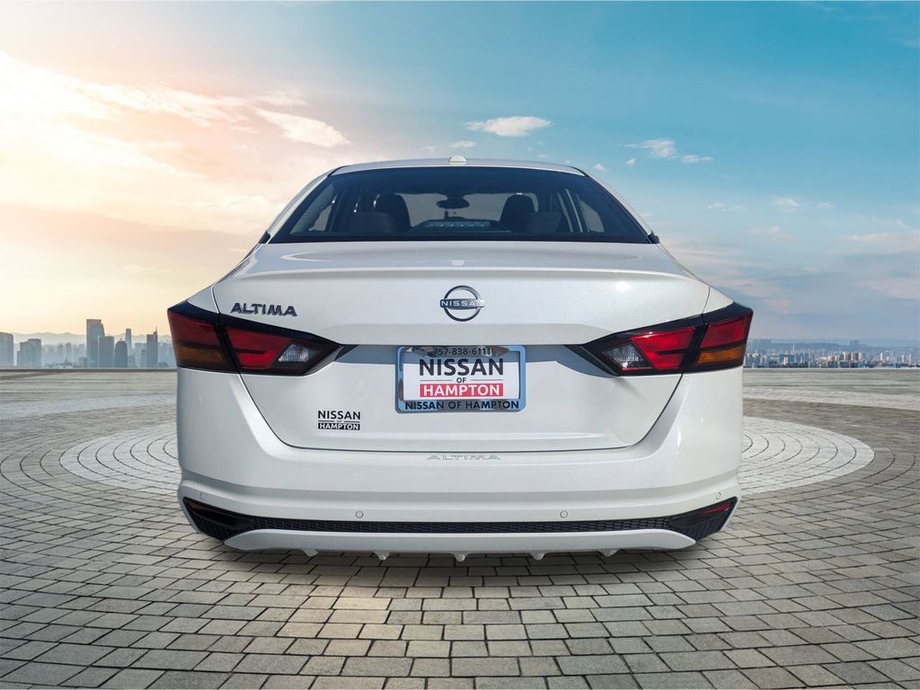 2025 Nissan Altima SV photo 4