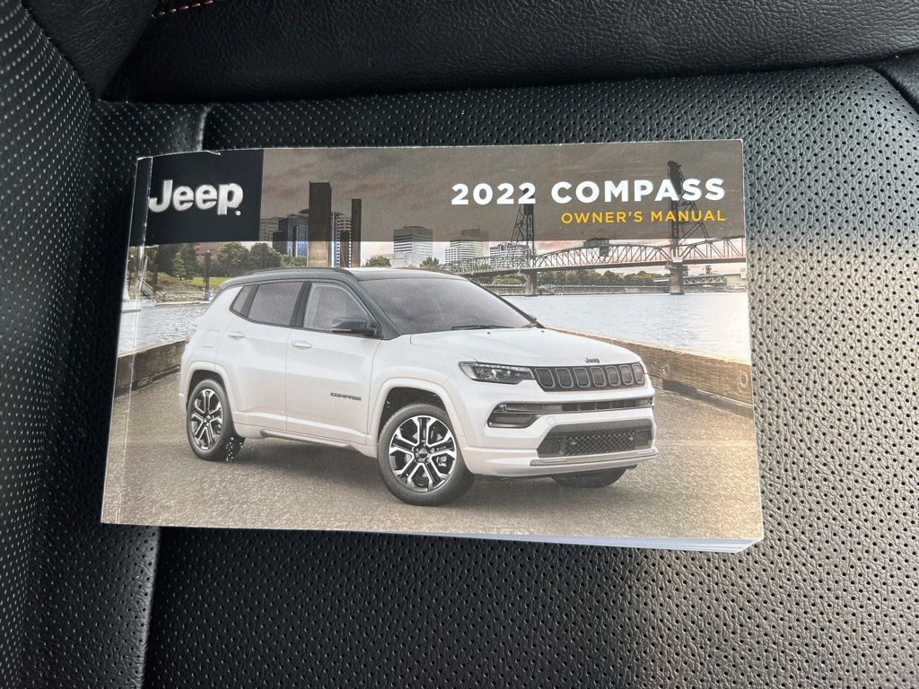 2022 Jeep Compass Latitude Lux photo 26