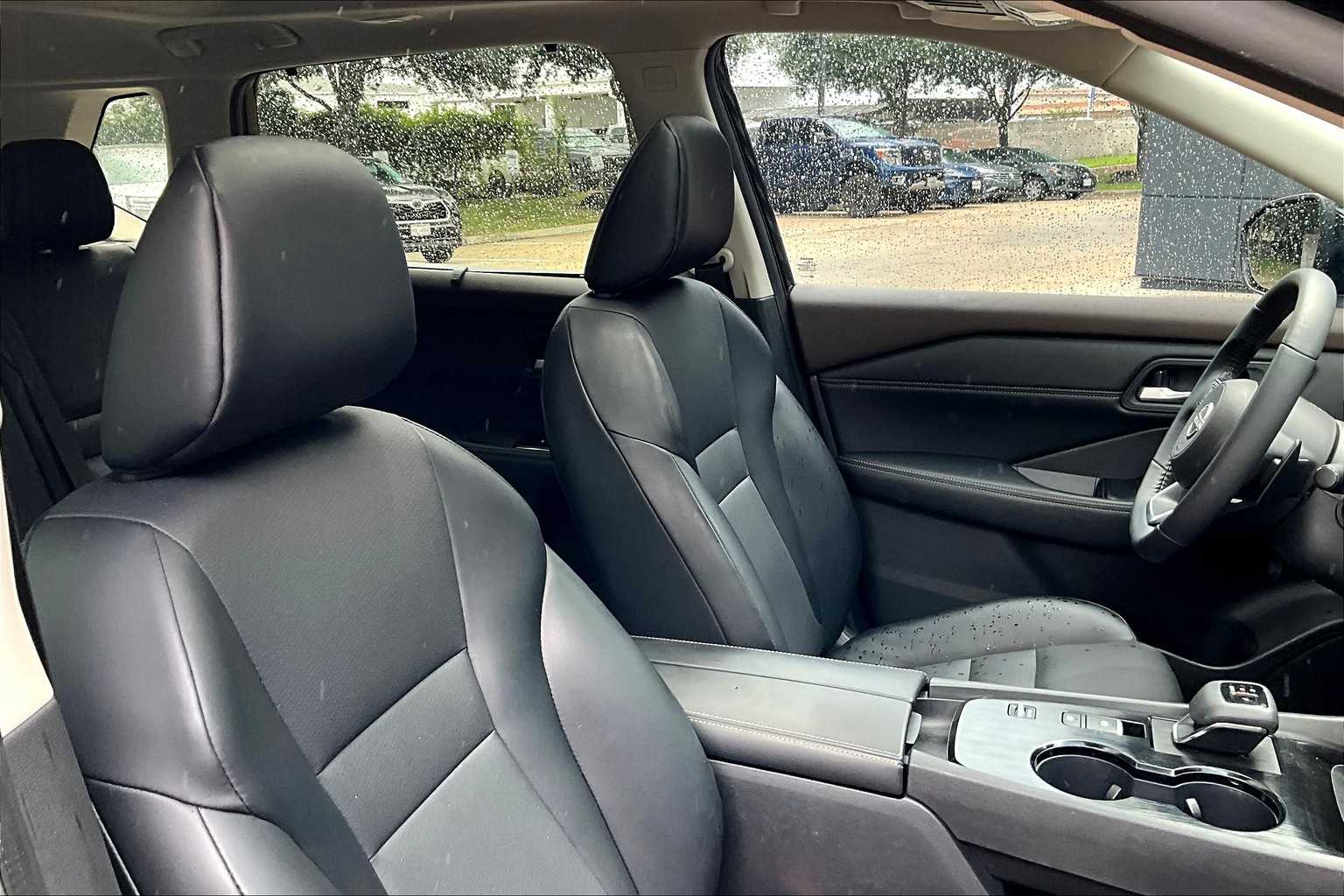 2022 Nissan Rogue SV photo 8