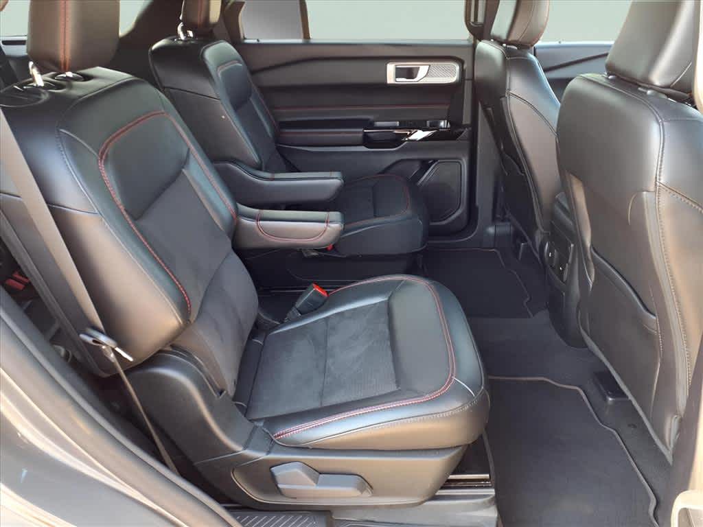 2022 Ford Explorer ST-Line photo 24
