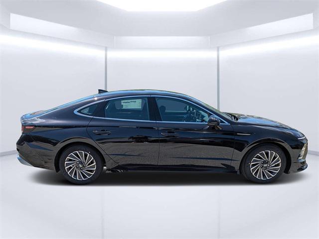 2025 Hyundai Sonata Hybrid SEL photo 2