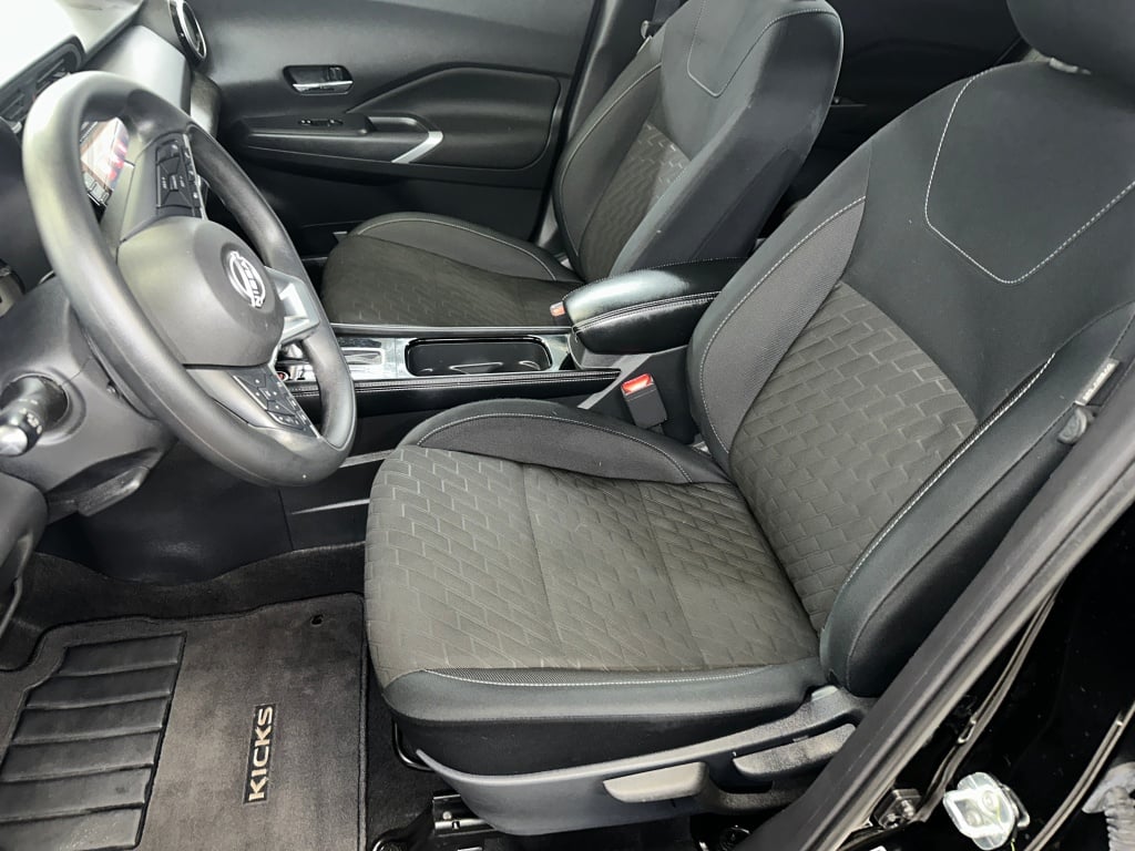 2023 Nissan Kicks SV photo 2