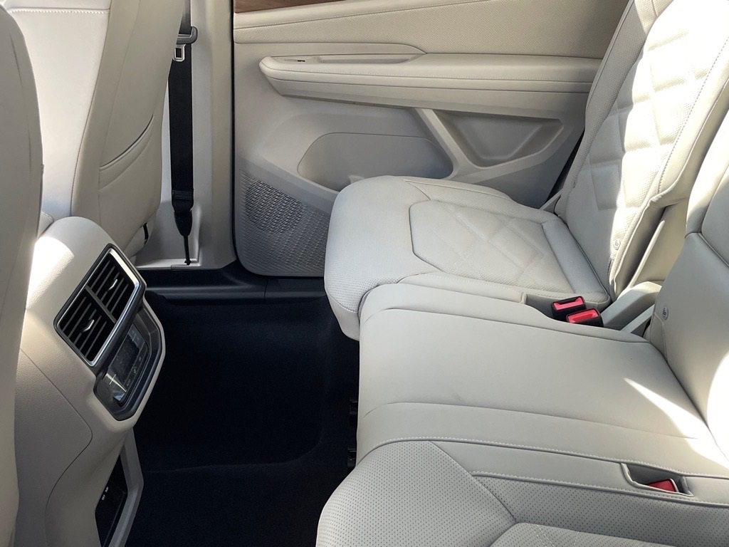 2026 Volkswagen Atlas SE Technology photo 3