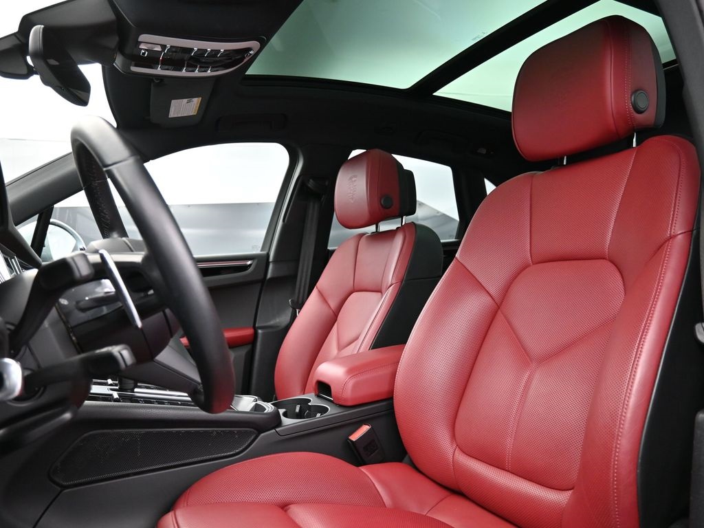 2022 Porsche Macan S photo 4