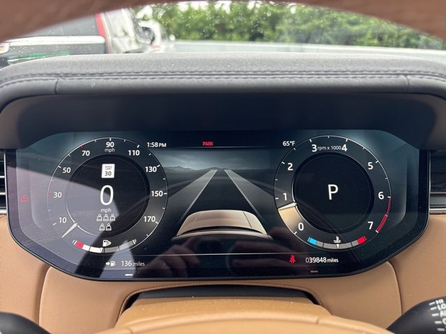 2023 Land Rover Range Rover SE photo 8
