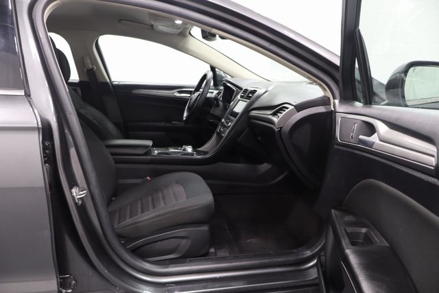2020 Ford Fusion SE photo 15