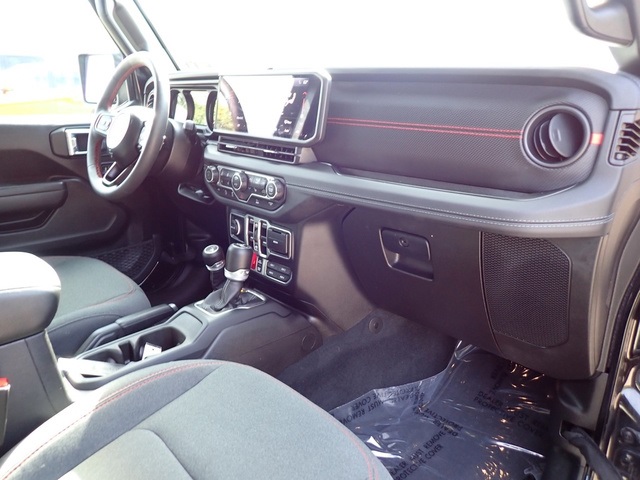 2024 Jeep Wrangler Rubicon photo 12