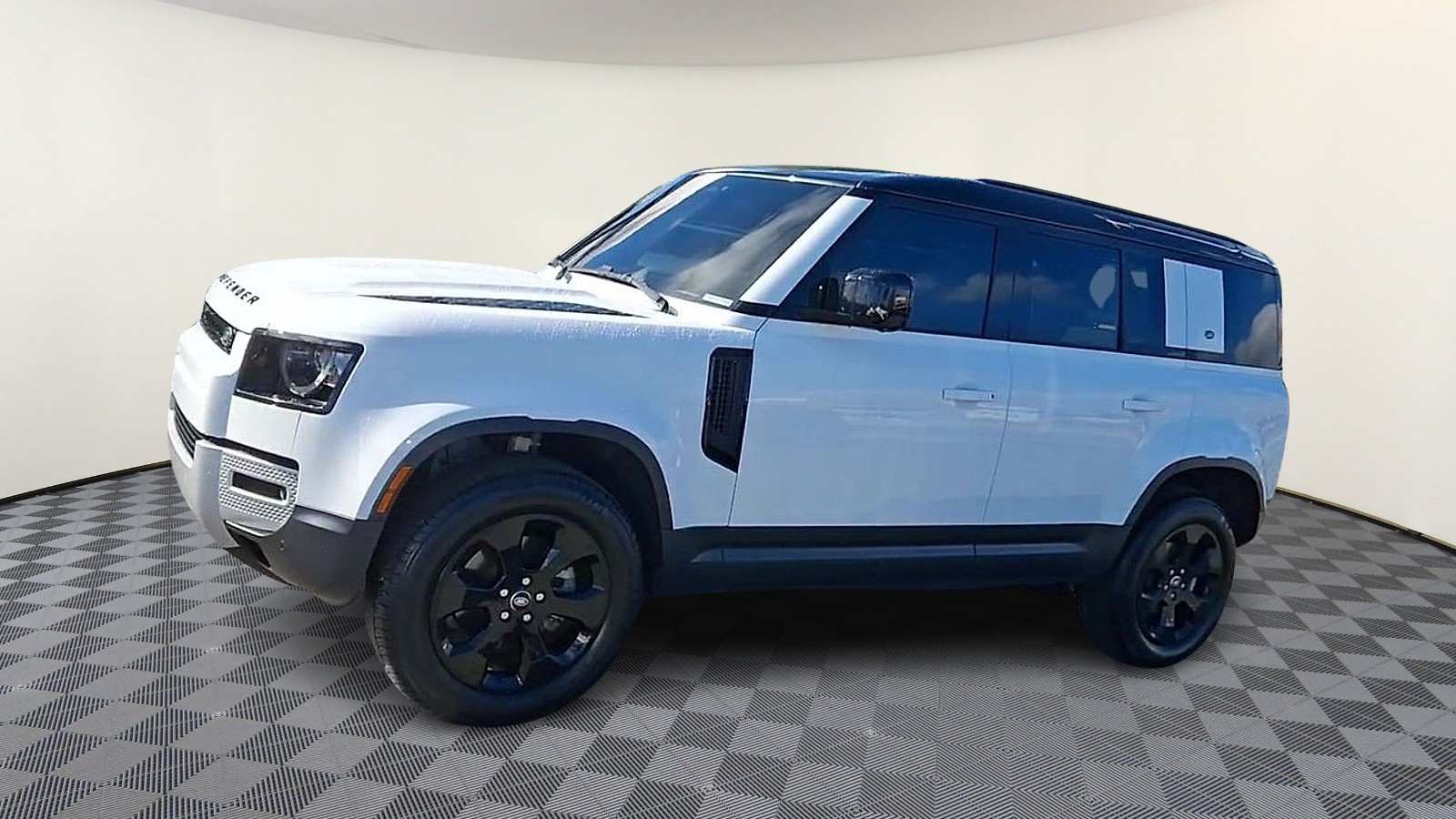 2024 Land Rover Defender 110 photo 4