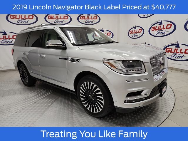 2019 Lincoln Navigator Black Label's photo