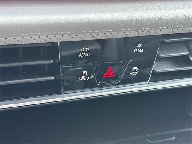 2025 Volkswagen Atlas SE Technology Peak Edition photo 32