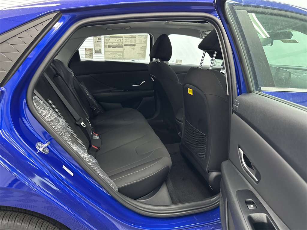 2025 Hyundai Elantra SEL Convenience photo 15