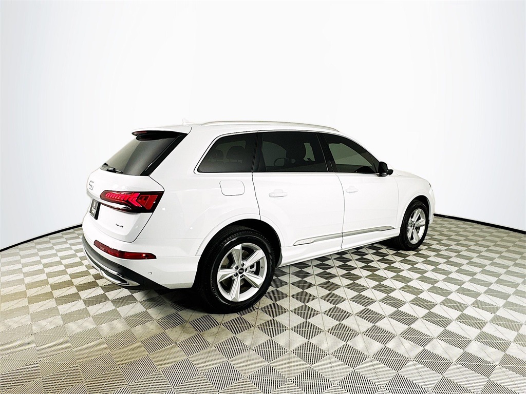 2023 Audi Q7 45 Premium Plus photo 7