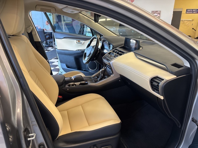 2021 Lexus NX 300 photo 4