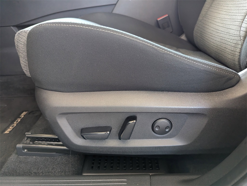 2023 Nissan Rogue SV photo 12