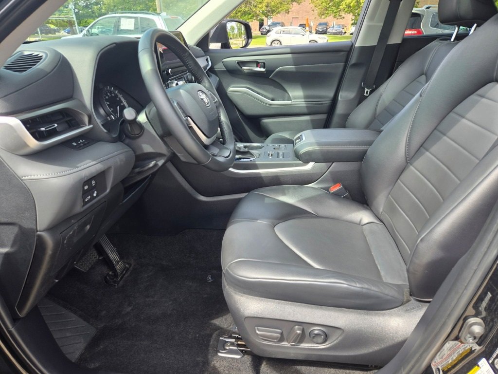 2024 Toyota Highlander LE photo 18