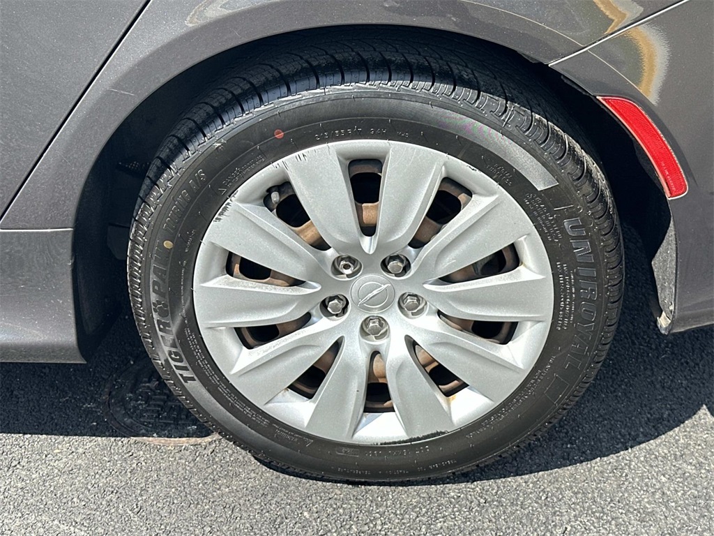 2015 Chrysler 200 LX photo 7