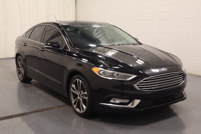 2017 Ford Fusion Titanium photo 2