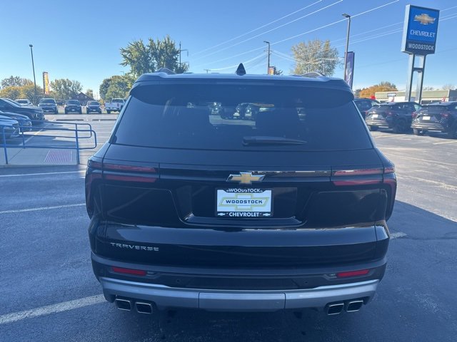 2025 Chevrolet Traverse photo 2