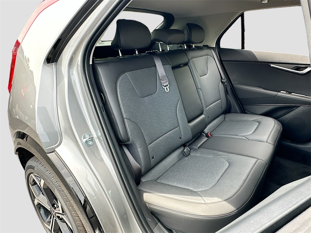 2025 Kia Niro SX Touring photo 23