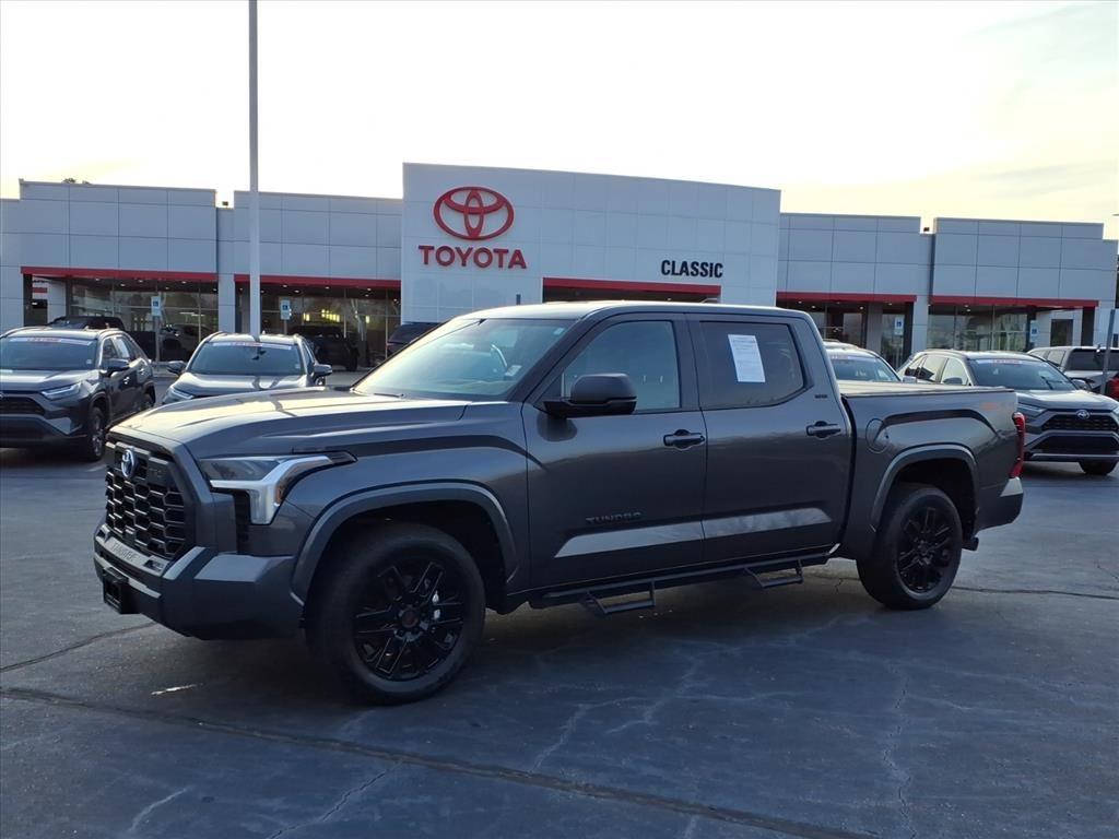 2023 Toyota Tundra SR5's photo