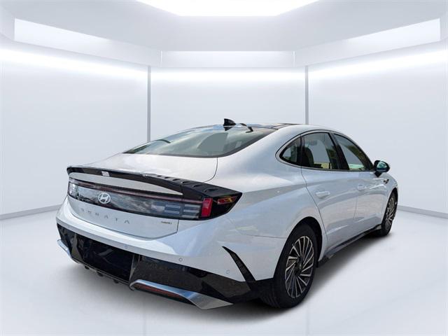 2024 Hyundai Sonata Hybrid Limited photo 3