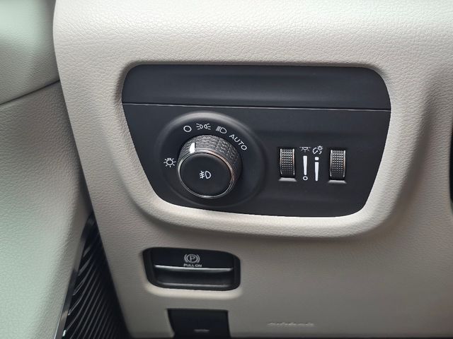 2022 Jeep Grand Cherokee Overland photo 18