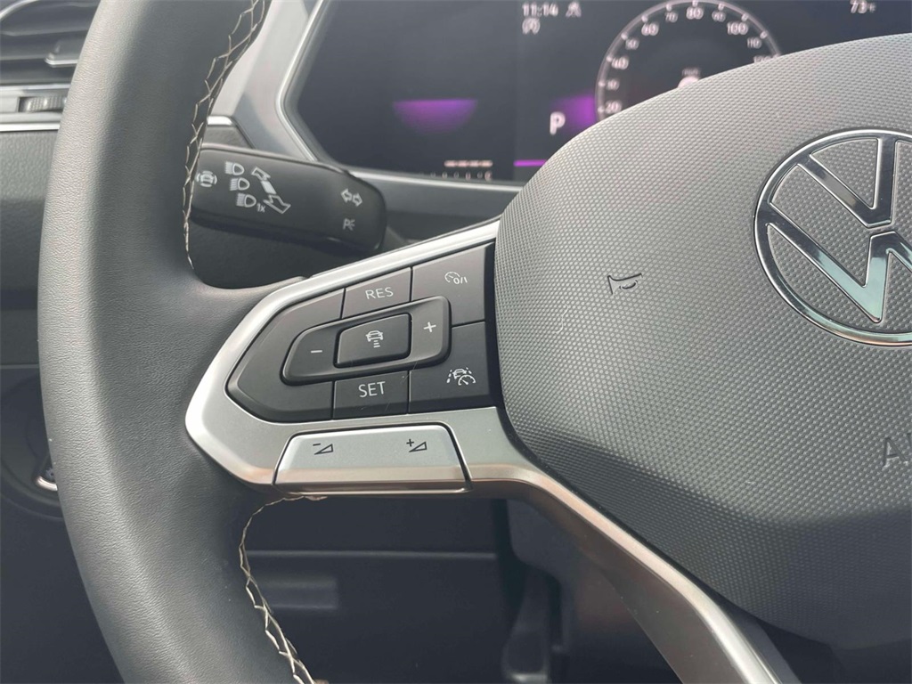 2022 Volkswagen Tiguan SE R-Line Black photo 18