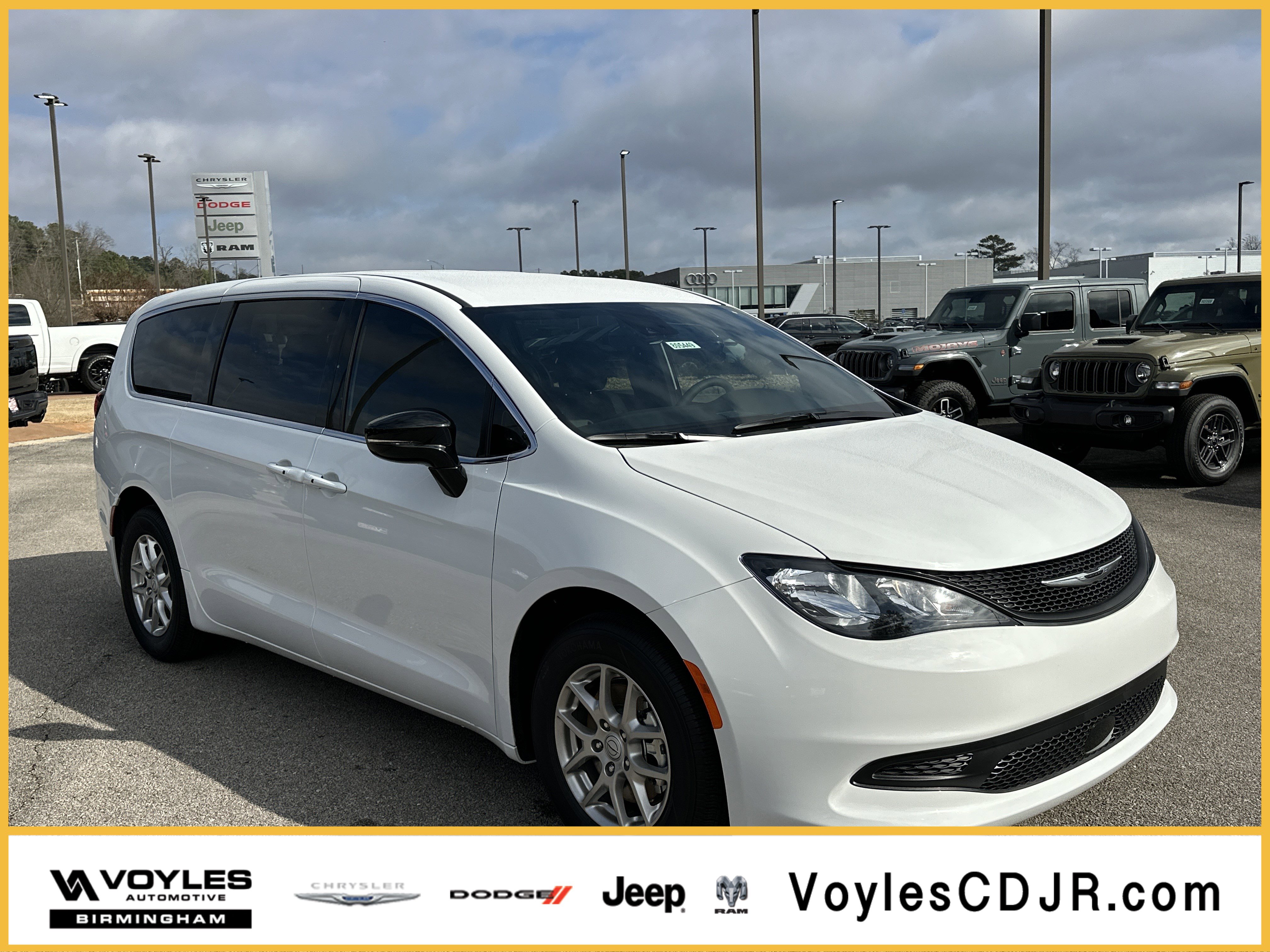 2026 Chrysler Voyager LX's photo