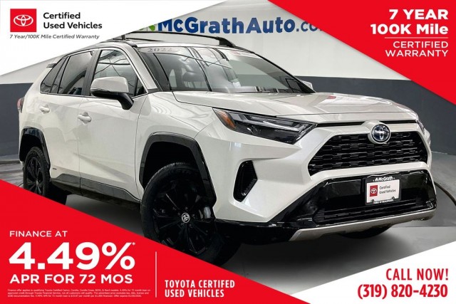 2022 Toyota RAV4 SE's photo