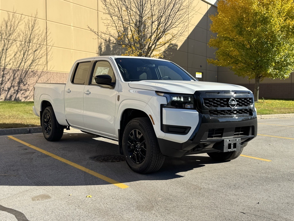 2026 Nissan Frontier Crew Cab SV photo 2