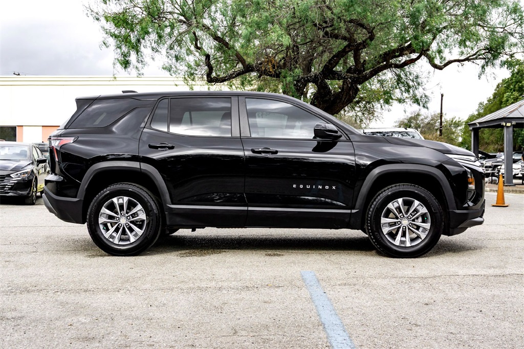 2025 Chevrolet Equinox LT photo 4