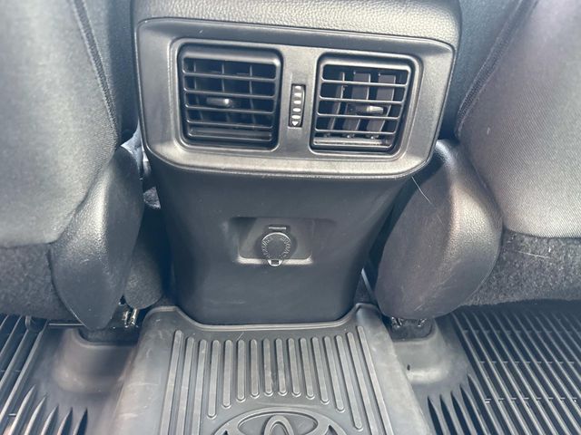 2022 Toyota RAV4 LE photo 15