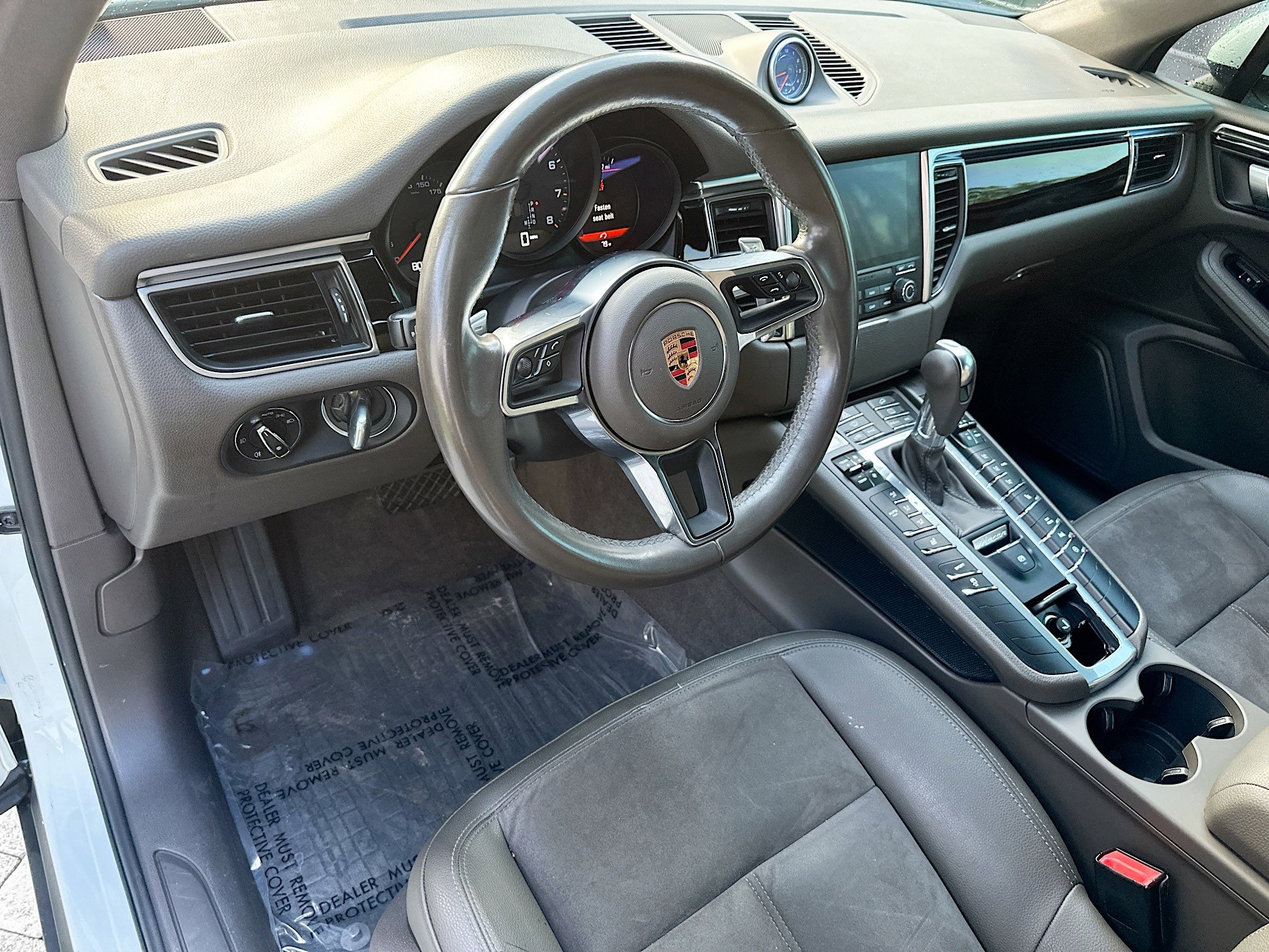 2018 Porsche Macan photo 9