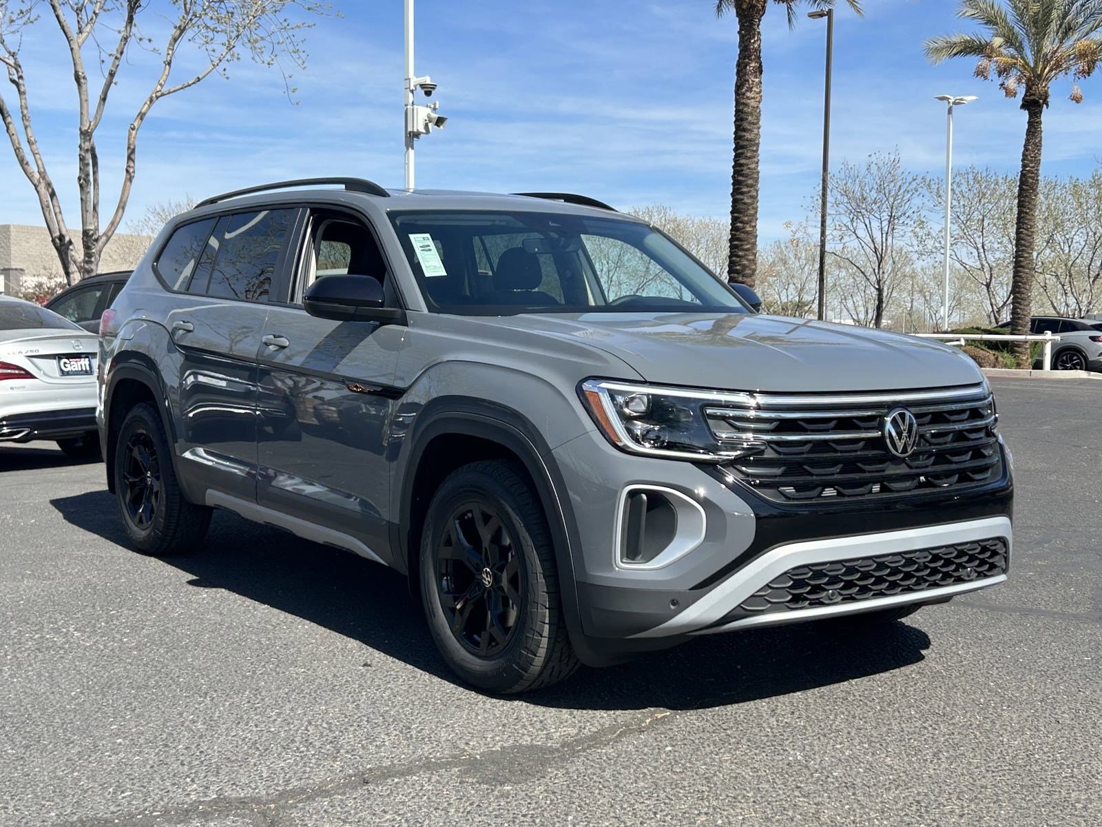 2025 Volkswagen Atlas Peak Edition SE photo 4