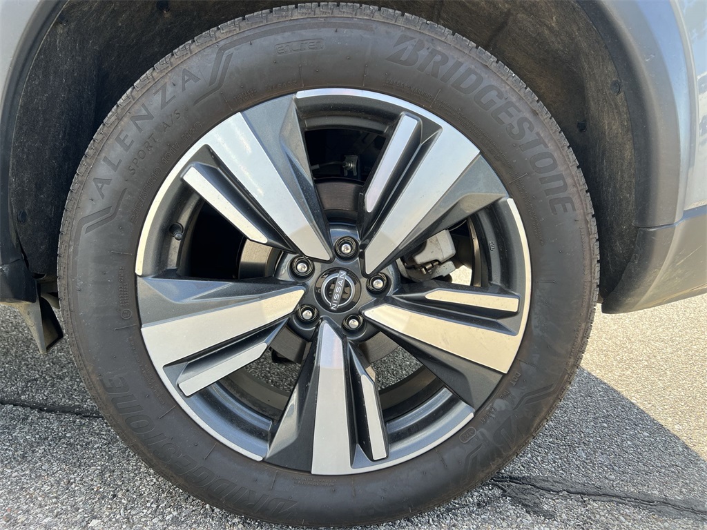 2023 Nissan Rogue SL photo 18