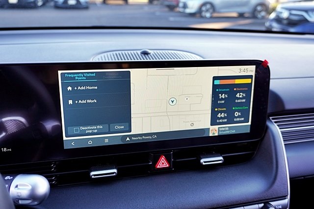 Used 2025 White Hyundai SEL image 25