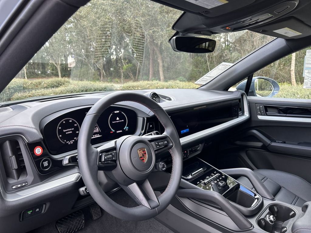 2025 Porsche Cayenne Coupe Base photo 12