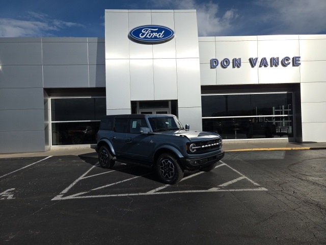 2025 Ford Bronco 4-Door Outer Banks's photo
