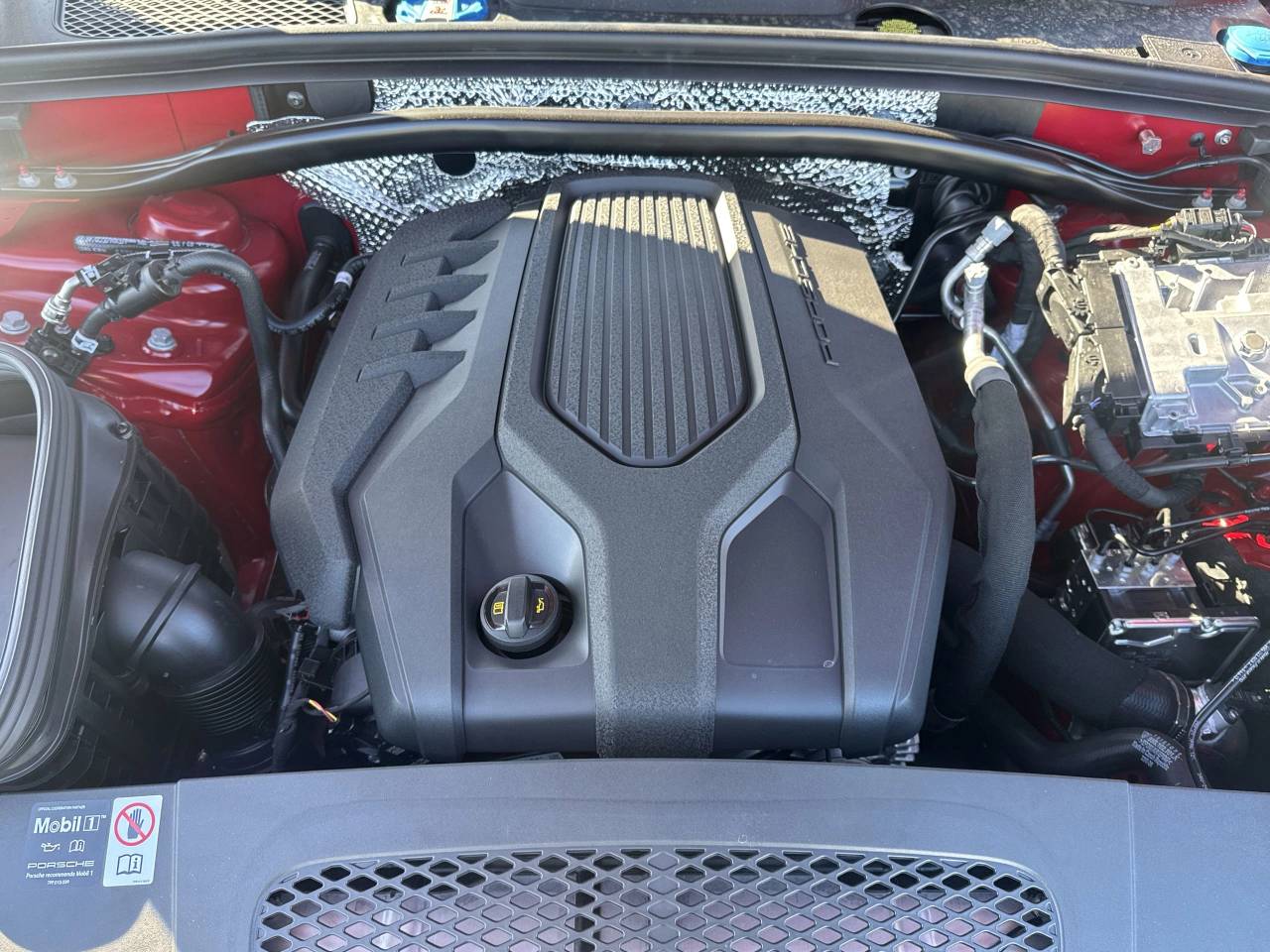 2025 Porsche Macan Base photo 19