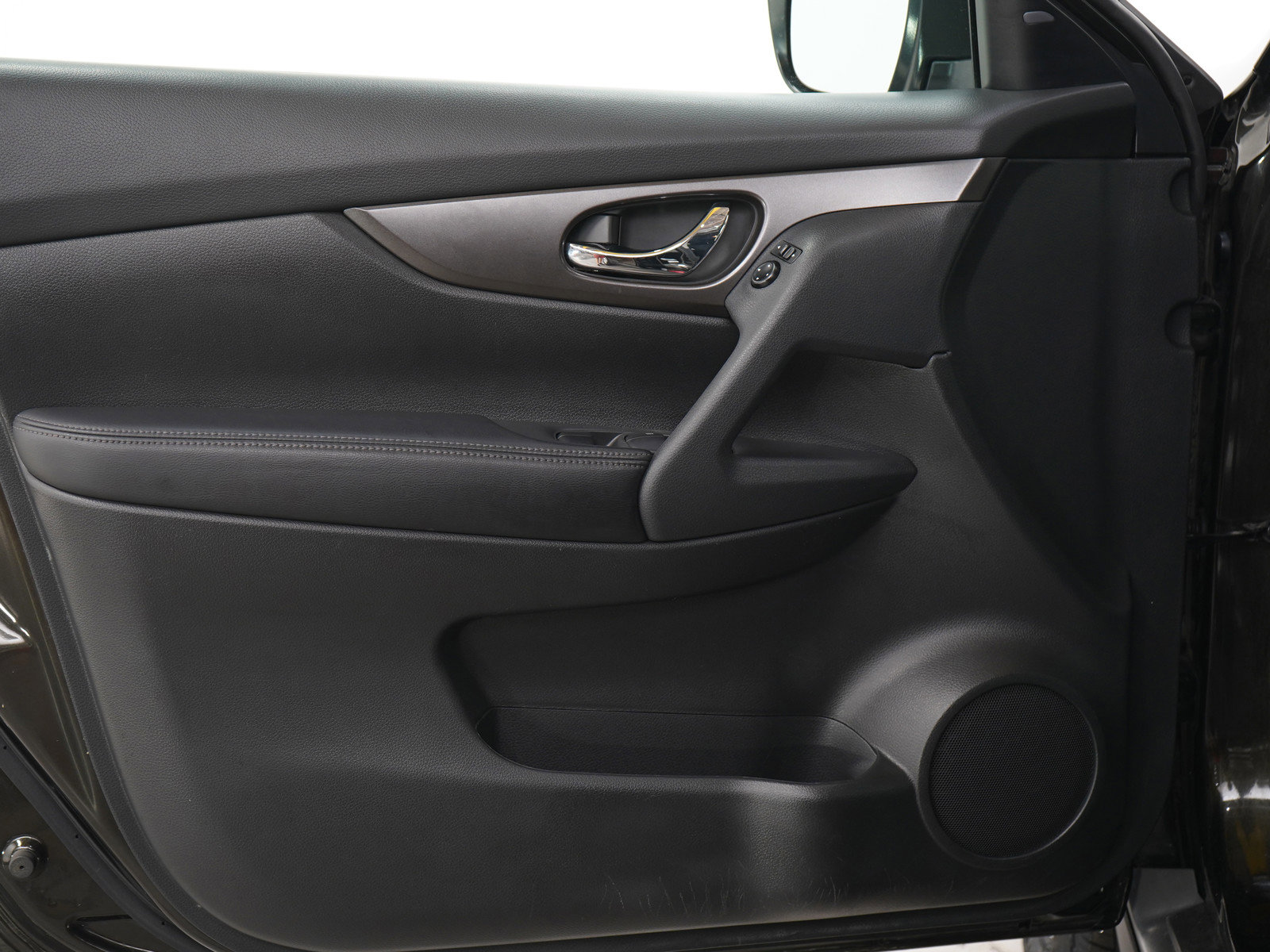 2016 Nissan Rogue SV photo 19