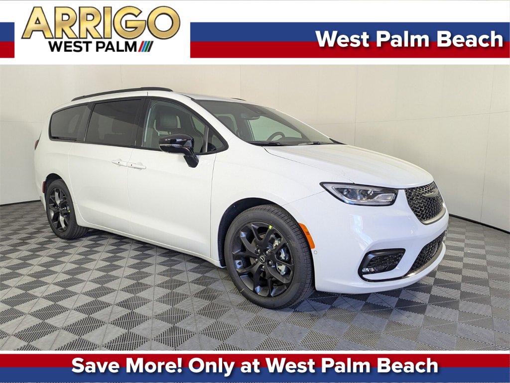 2026 Chrysler Pacifica Select's photo