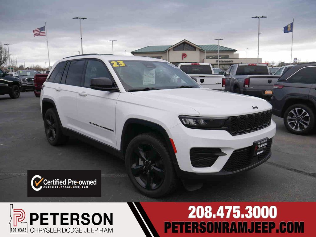 2023 Jeep Grand Cherokee Altitude's photo