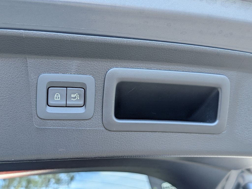 2025 Mazda CX-50 Meridian Edition photo 12