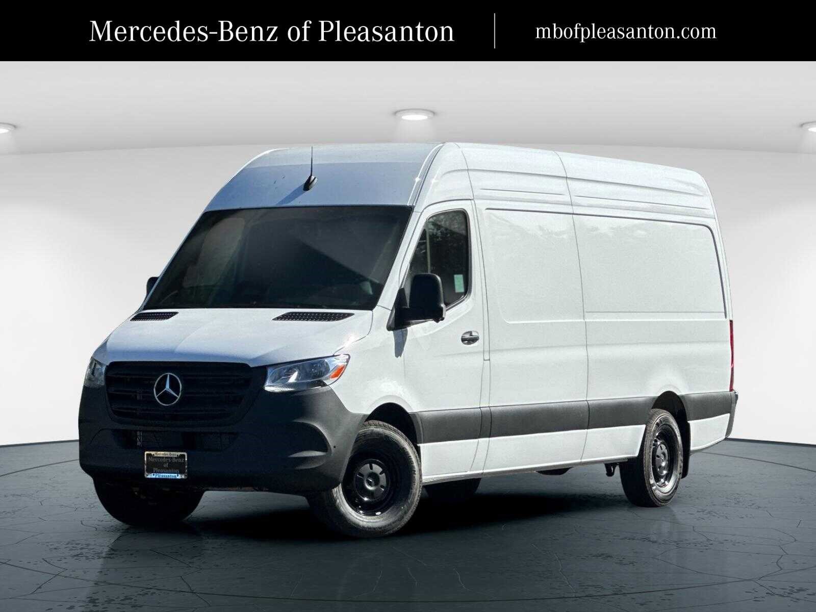 2026 Mercedes-Benz Sprinter Cargo Van Base's photo
