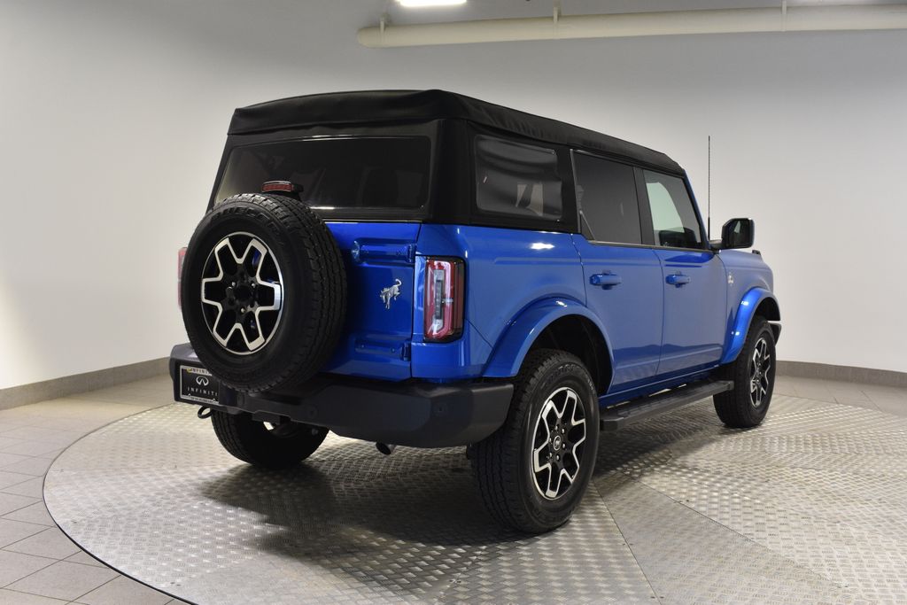 2024 Ford Bronco Outer Banks photo 3