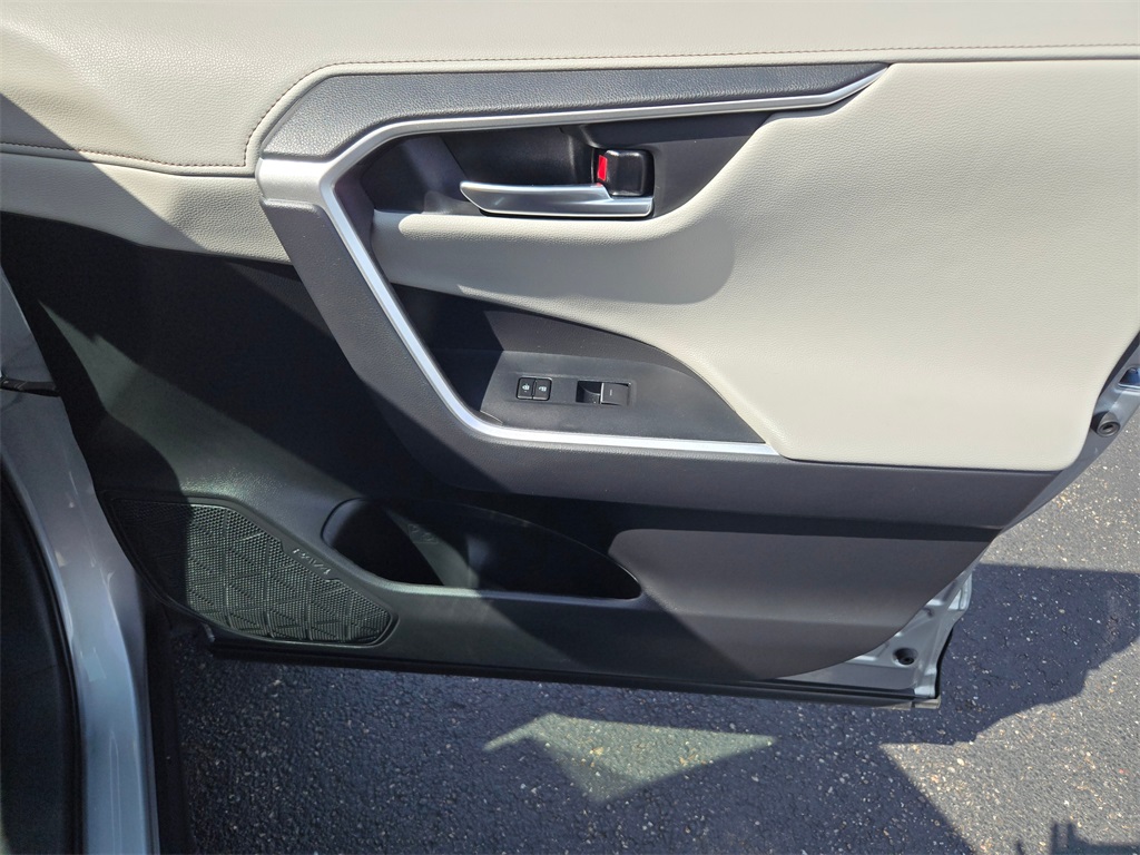 2024 Toyota RAV4 Hybrid Limited photo 4
