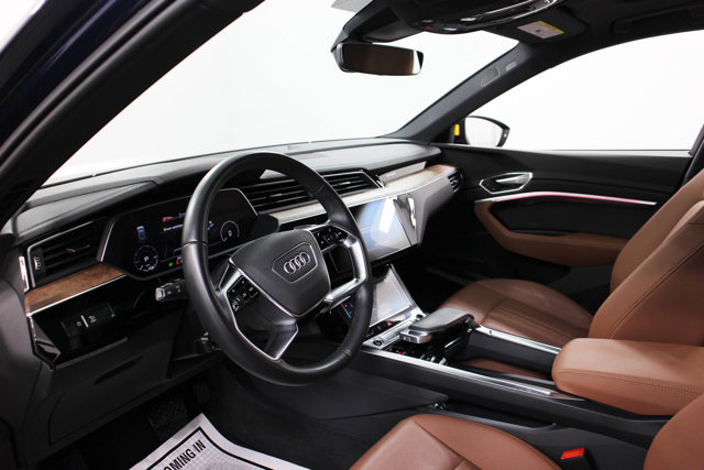 2022 Audi e-tron Premium Plus photo 16